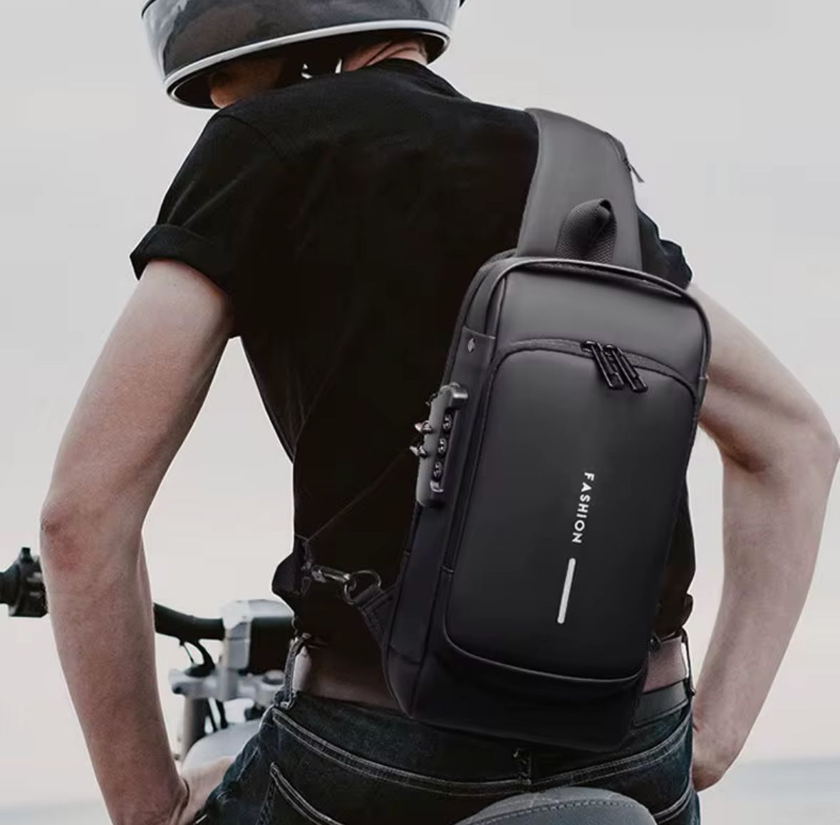 MINI Mochila Antirrobo con puerto para Cargador USB – Ideal para Trabajo, Universidad y Viajes